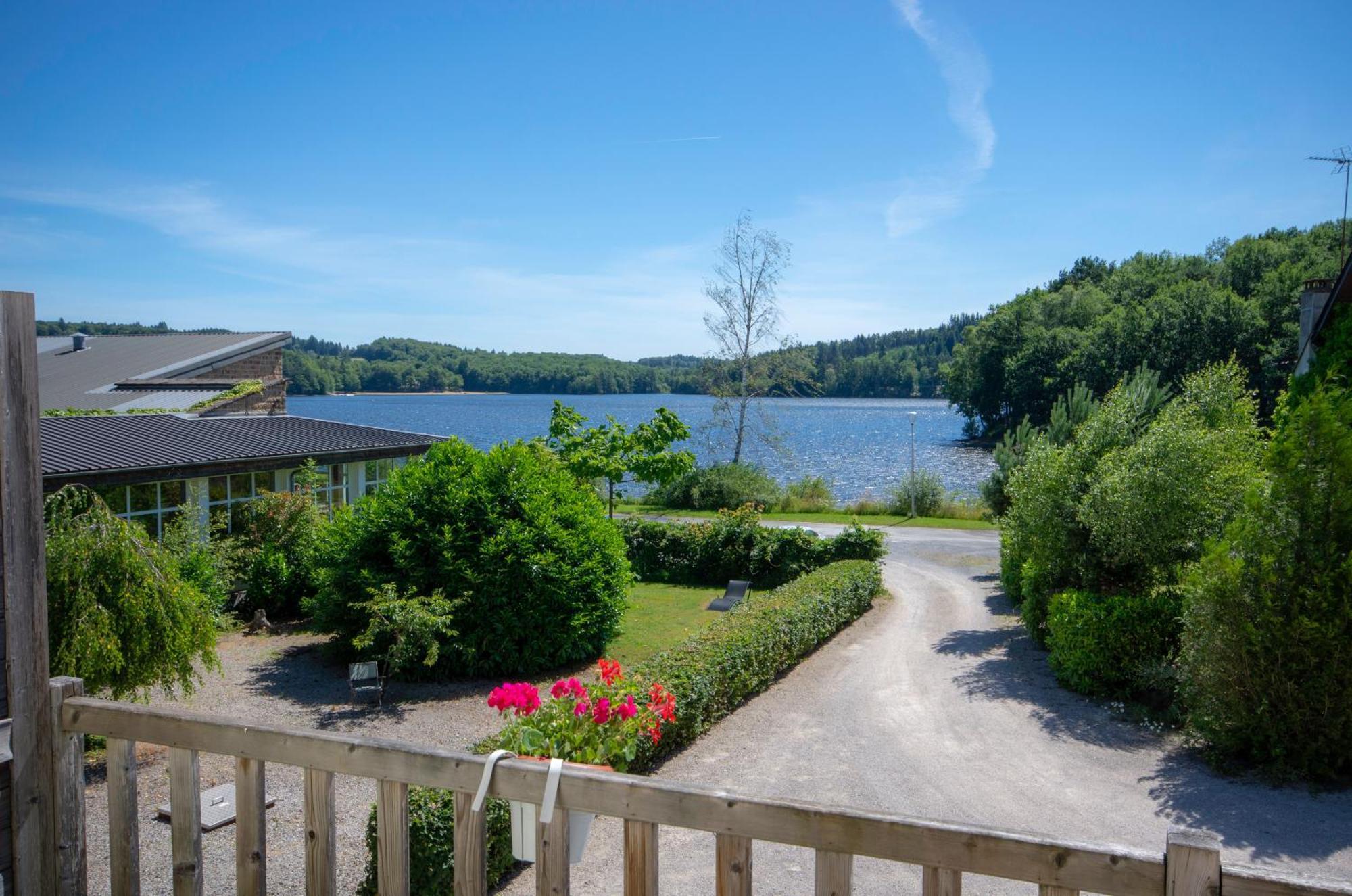 Logis Hotel Du Lac Neuvic  Exterior photo