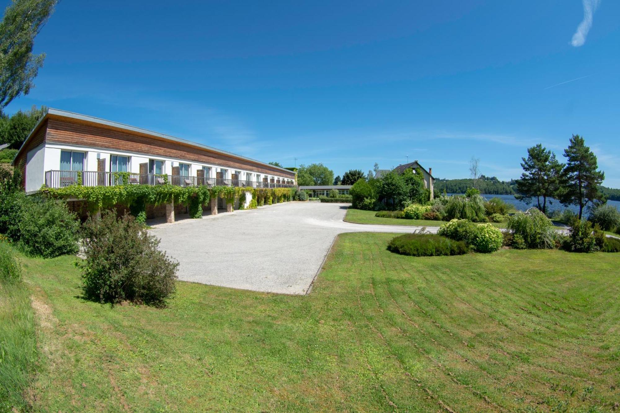Logis Hotel Du Lac Neuvic  Exterior photo
