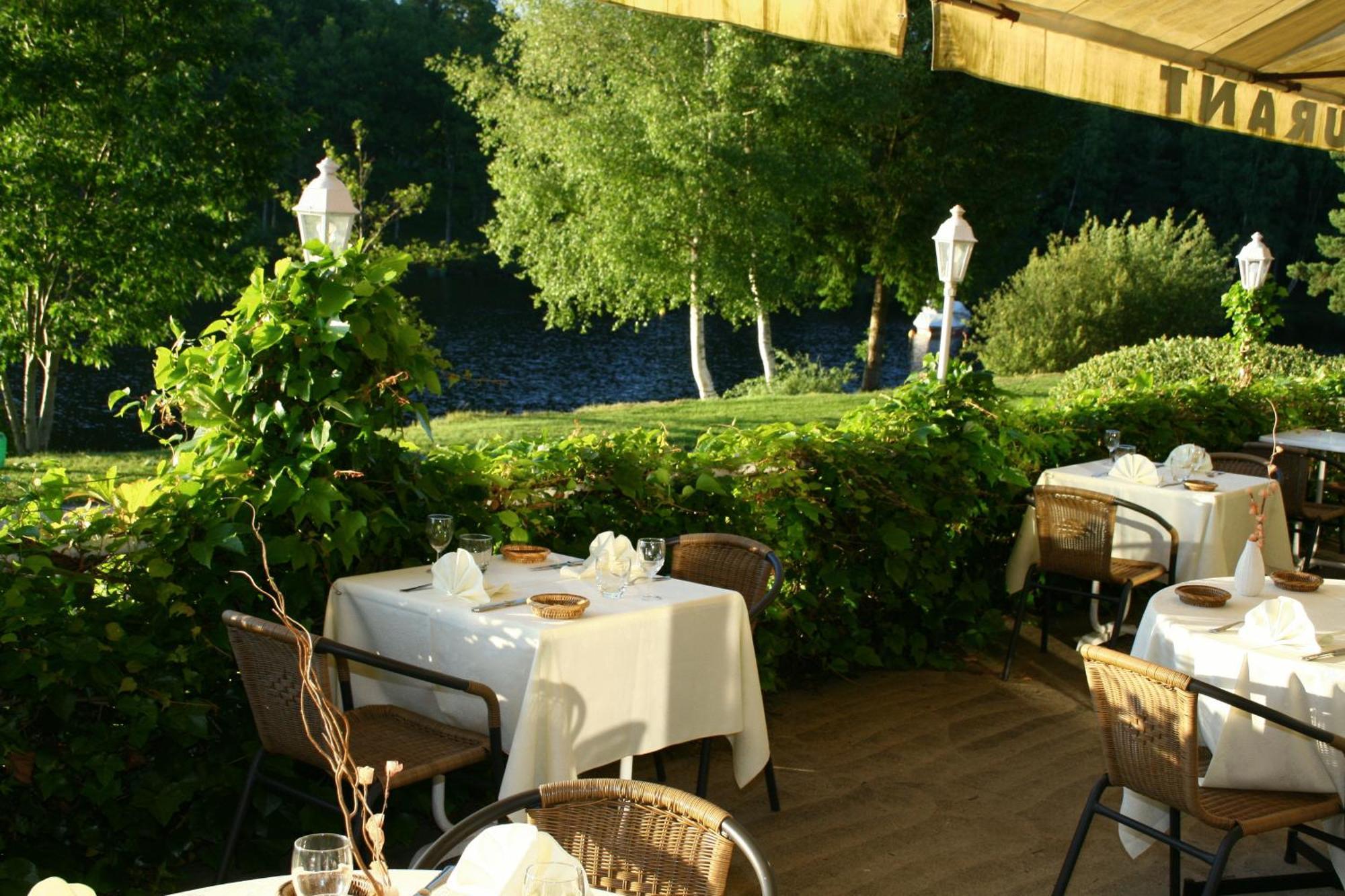 Logis Hotel Du Lac Neuvic  Exterior photo