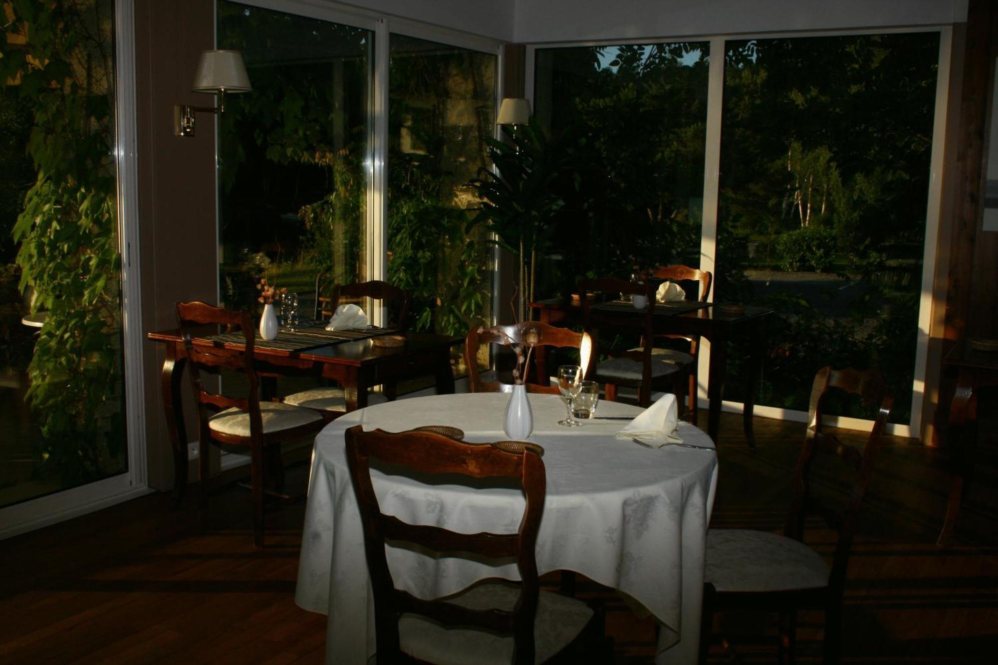 Logis Hotel Du Lac Neuvic  Exterior photo