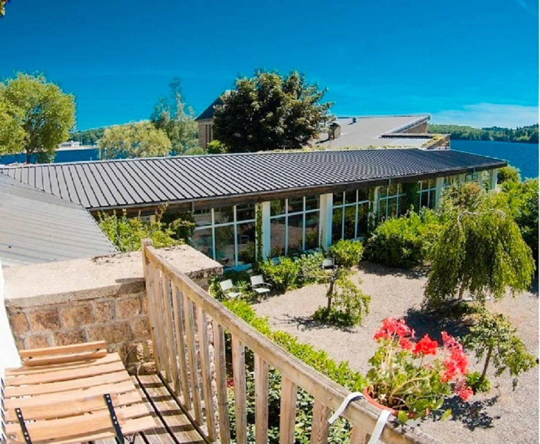 Logis Hotel Du Lac Neuvic  Exterior photo