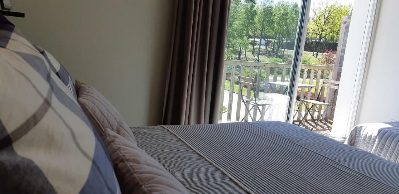 Logis Hotel Du Lac Neuvic  Exterior photo