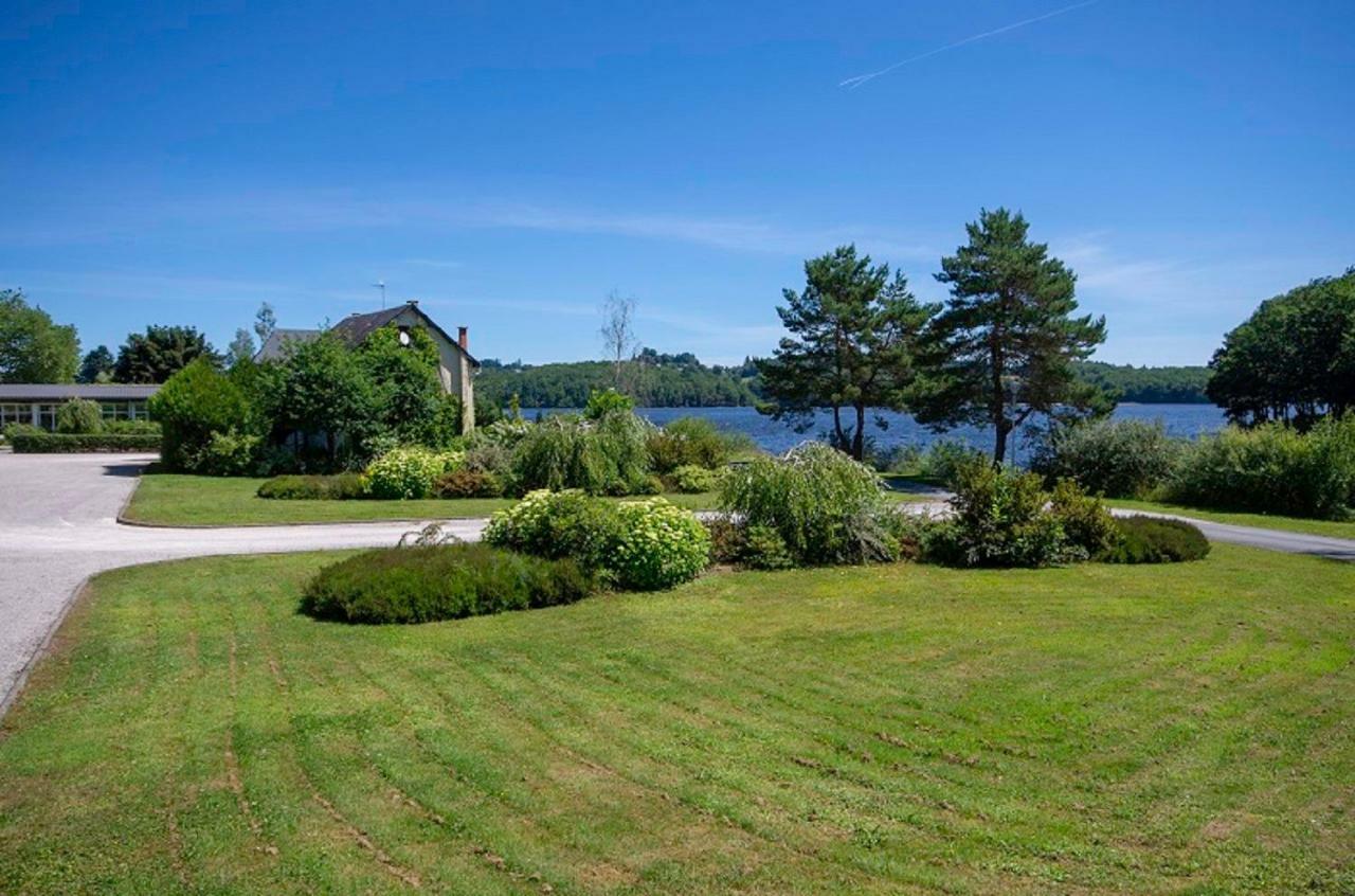 Logis Hotel Du Lac Neuvic  Exterior photo